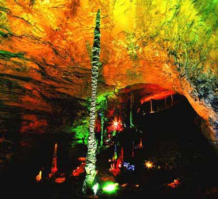 長沙出發(fā)到溶洞奇觀黃龍洞、天門山、玻璃棧道、鳳凰古城九景往返三日游