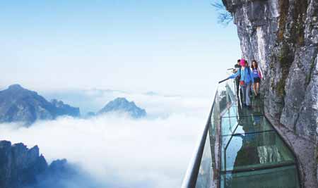 長(zhǎng)沙出發(fā)到張家界玻璃橋云天渡、森林公園、天門山玻璃棧道往返4天3晚游