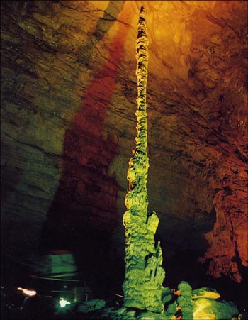 張家界國(guó)家森林公園、大峽谷、玻璃橋、鳳凰古城四日游