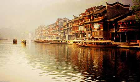 張家界國(guó)家森林公園、袁家界、天子山、大峽谷、玻璃橋、鳳凰古城兩晚三日游